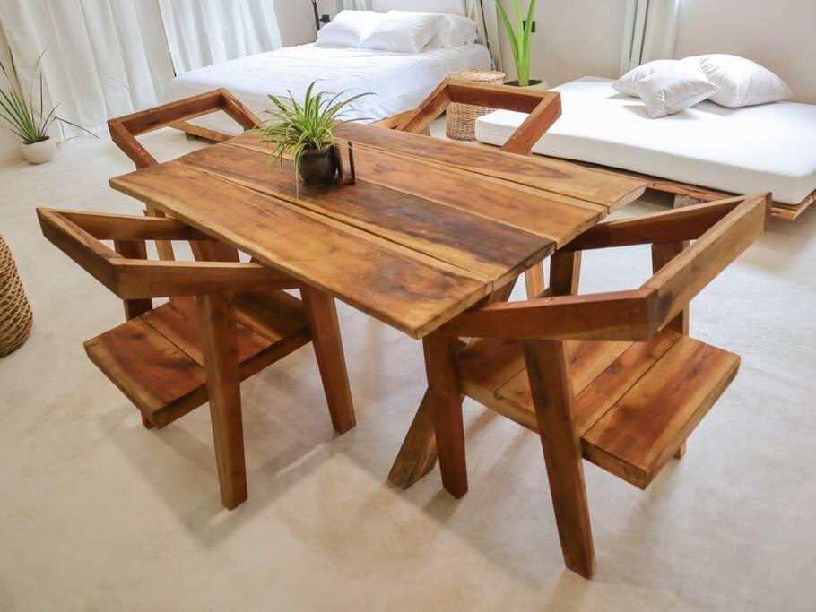 Cozy Tropical For 1-4 Pp In